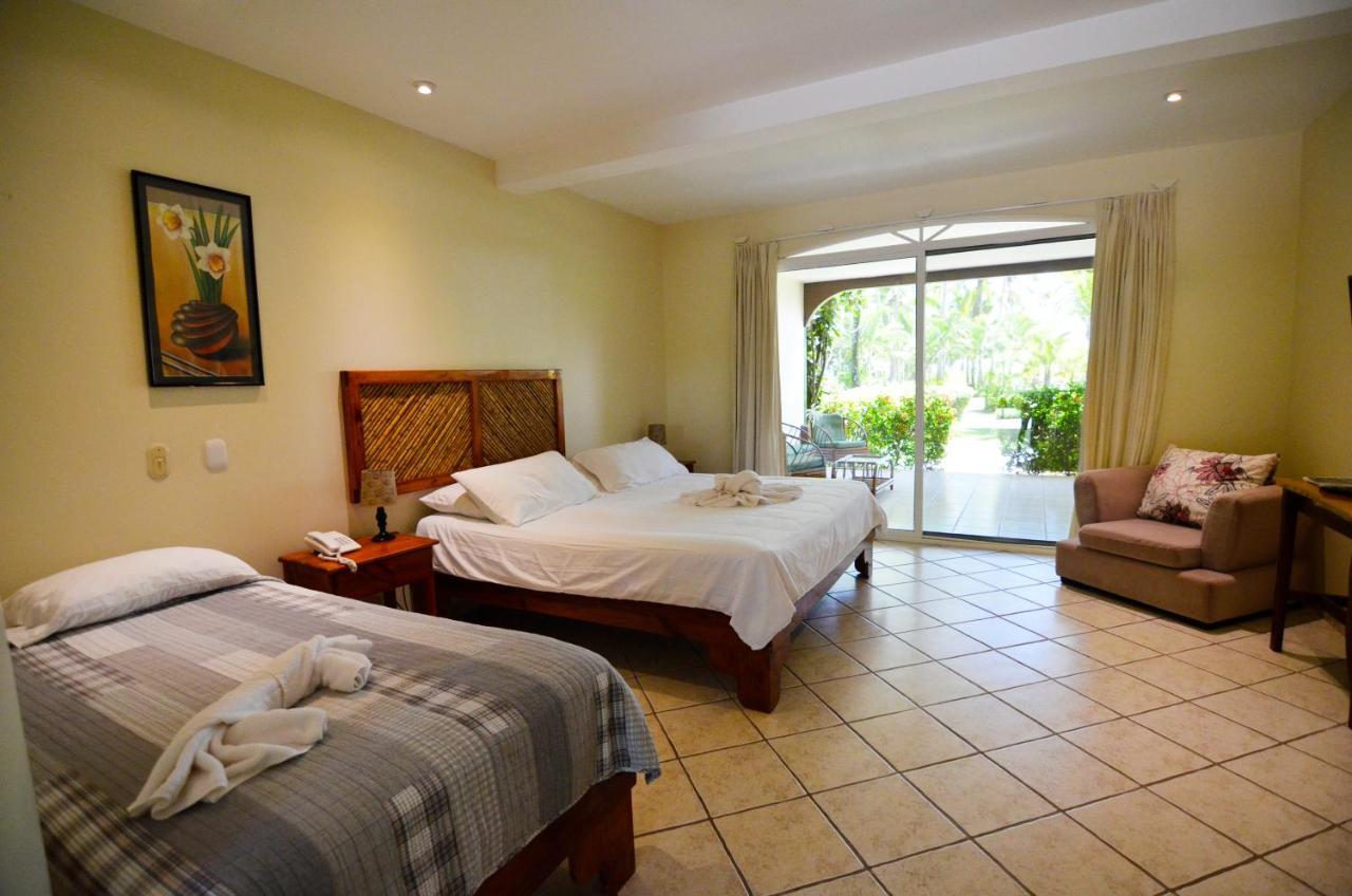 Cocomar Beachfront Hotel Parrita Exteriör bild