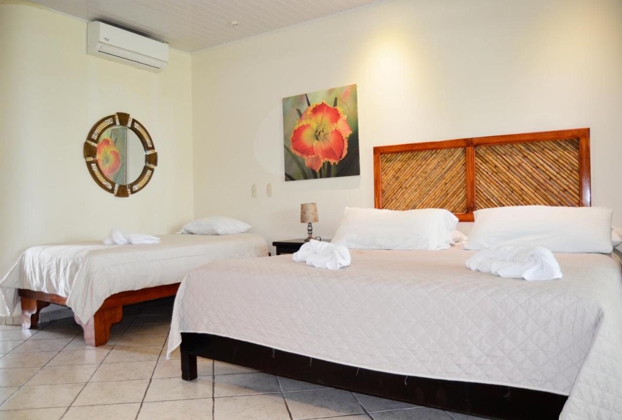 Cocomar Beachfront Hotel Parrita Exteriör bild